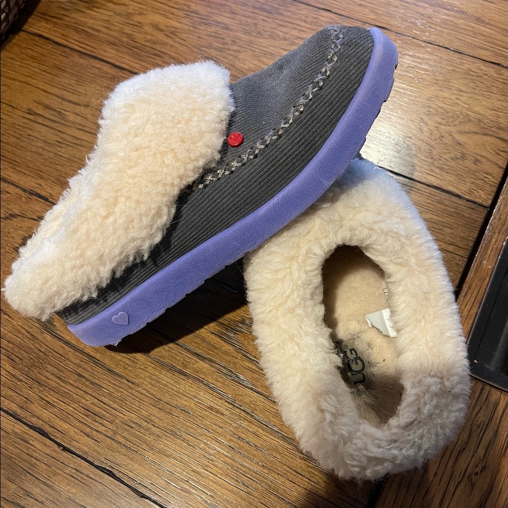 Ugg girls slippers. Size 4.